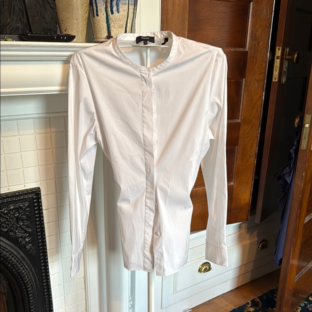 Theory front or back tie top . Worn once. 250 retail -excellent shape .